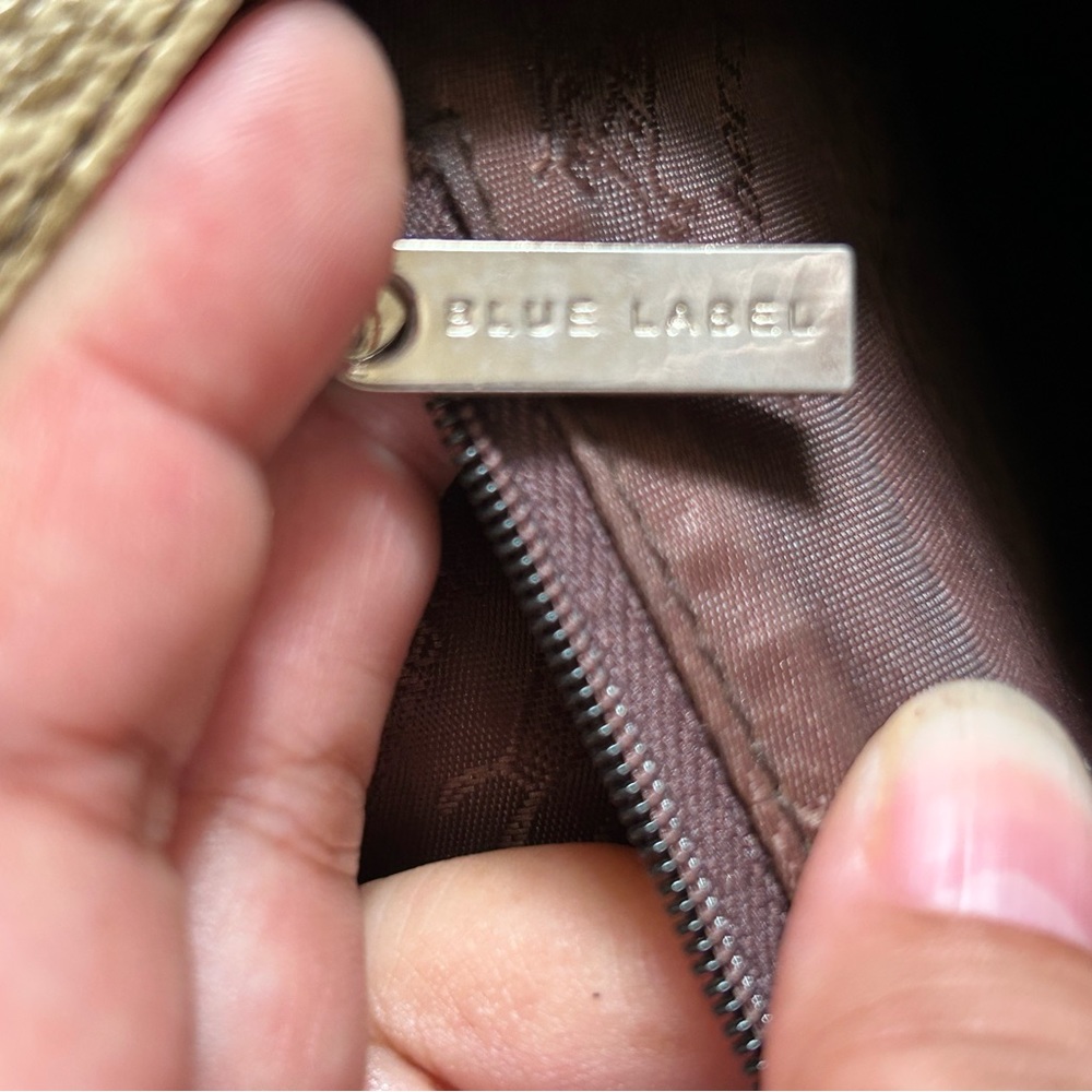 Burberry vintage crossbody unisex bag. Used gently. - Picture 4 of 16
